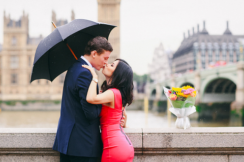 engagement pre wedding couples love story photo shoot westminster London tower bridge rainy day big ben south bank (16)