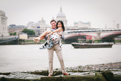 engagement pre wedding couples love story photo shoot westminster London tower bridge rainy day big ben south bank (20)