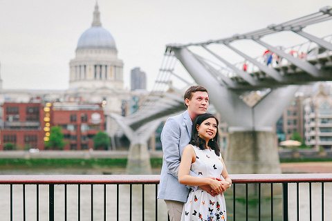 engagement pre wedding couples love story photo shoot westminster London tower bridge rainy day big ben south bank (22)