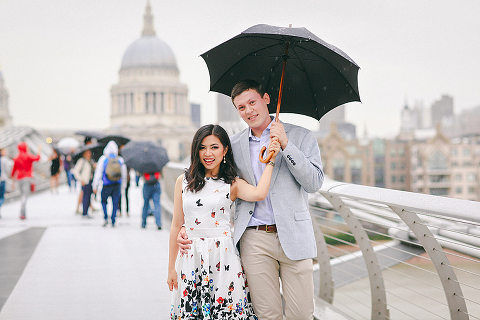 engagement pre wedding couples love story photo shoot westminster London tower bridge rainy day big ben south bank (23)