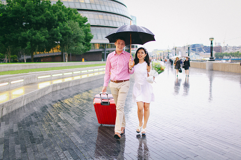engagement pre wedding couples love story photo shoot westminster London tower bridge rainy day big ben south bank (26)