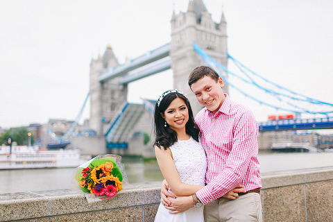 engagement pre wedding couples love story photo shoot westminster London tower bridge rainy day big ben south bank (27)