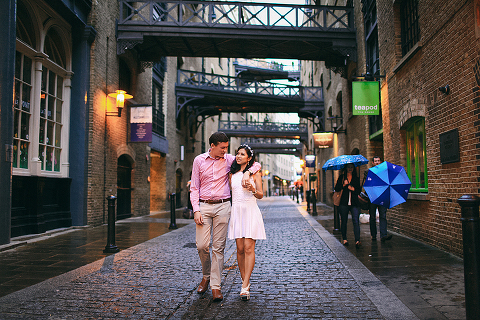 engagement pre wedding couples love story photo shoot westminster London tower bridge rainy day big ben south bank (29)