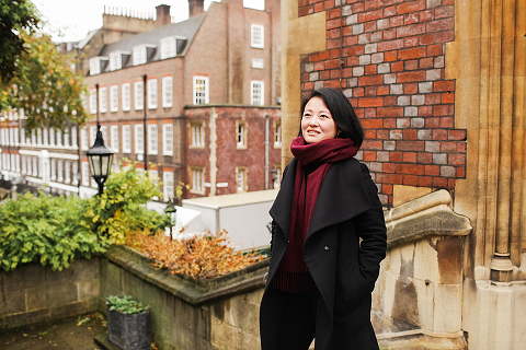 outdoor autumn portrait photo shoot London Holborn Lincolns Inn Covent Garden