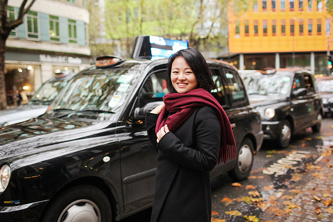outdoor autumn portrait photo shoot London Holborn Lincolns Inn Covent Garden (17)