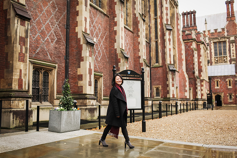 outdoor autumn portrait photo shoot London Holborn Lincolns Inn Covent Garden (2)