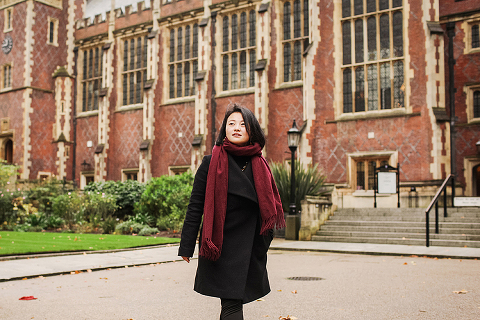 outdoor autumn portrait photo shoot London Holborn Lincolns Inn Covent Garden (3)