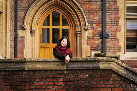 outdoor autumn portrait photo shoot London Holborn Lincolns Inn Covent Garden (7)