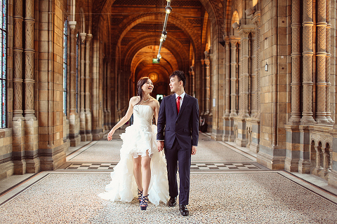 engagement pre wedding photographer London Kensington Natural history museum rainy day couple  (21)