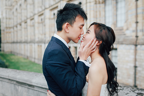 engagement pre wedding photographer London Kensington Natural history museum rainy day couple  (26)