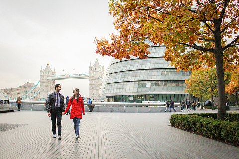 couples engagement love story photo shoot autumn London Borough market Tower Bridge Vinopolis Piazza (10)