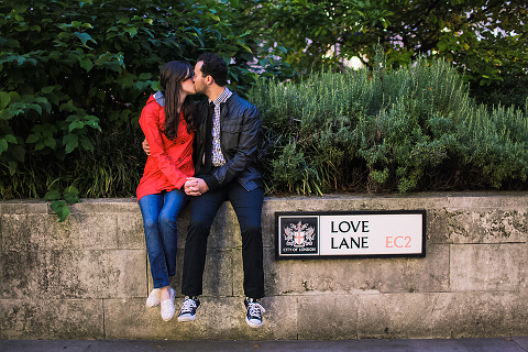 couples engagement love story photo shoot autumn London Borough market Tower Bridge Vinopolis Piazza (17)
