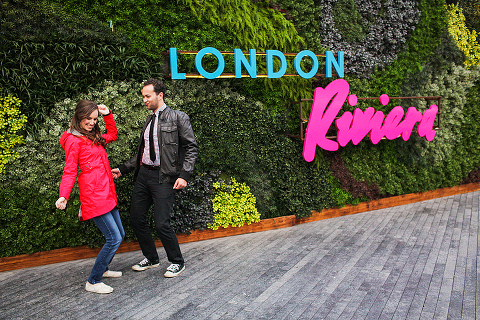 couples engagement love story photo shoot autumn London Borough market Tower Bridge Vinopolis Piazza (9)