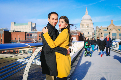 st pauls cathedral millenium bridge engagement couples photo shoot winter (7)