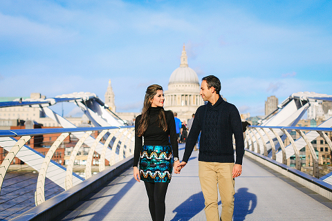 st pauls cathedral millenium bridge engagement couples photo shoot winter (9)