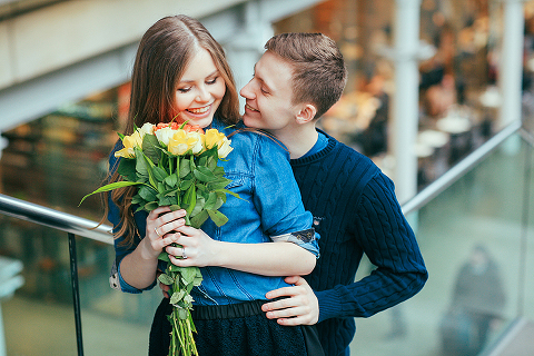 engagement love story couples pre wedding photo shoot London Kings Cross st Pancras station (14)