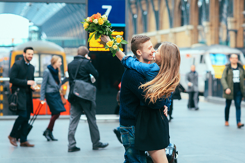 engagement love story couples pre wedding photo shoot London Kings Cross st Pancras station (4)