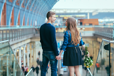 engagement love story couples pre wedding photo shoot London Kings Cross st Pancras station (9)