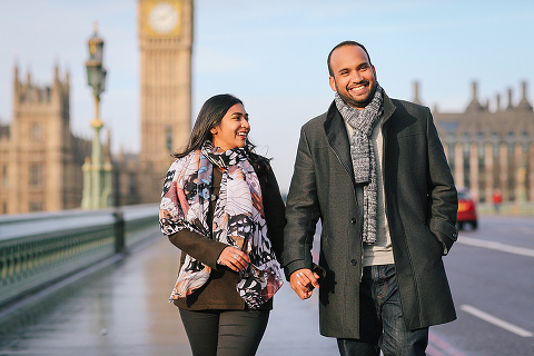 winter London outdoor couples Valentines day photo shoot engagement Westminster Big Ben tower Bridge (7)