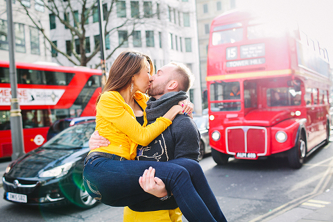 valentines day love couples engagement photo shoot London balloons piccadilly westminster big ben spring park yellow (13)