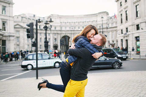valentines day love couples engagement photo shoot London balloons piccadilly westminster big ben spring park yellow (16)
