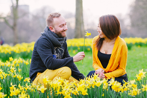 valentines day love couples engagement photo shoot London balloons piccadilly westminster big ben spring park yellow (26)