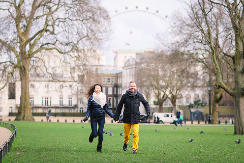 valentines day love couples engagement photo shoot London balloons piccadilly westminster big ben spring park yellow (30)