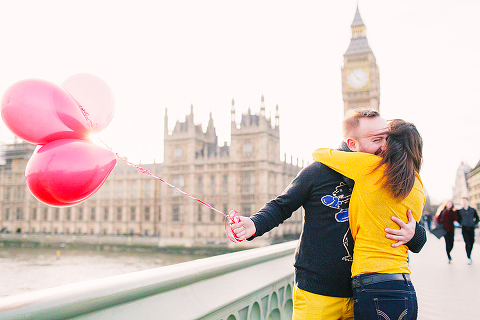 valentines day love couples engagement photo shoot London balloons piccadilly westminster big ben spring park yellow (42)