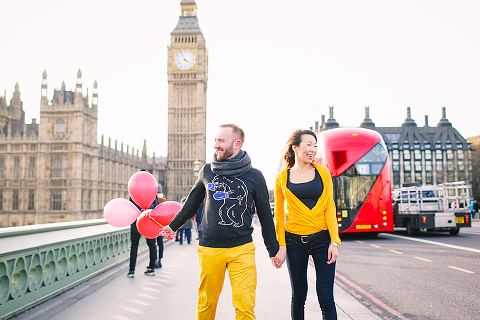 valentines day love couples engagement photo shoot London balloons piccadilly westminster big ben spring park yellow (44)
