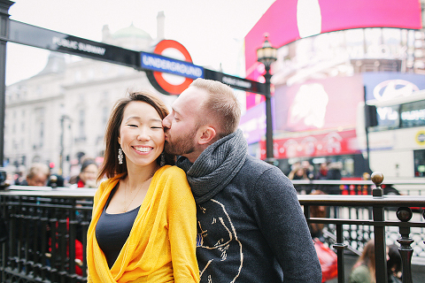 valentines day love couples engagement photo shoot London balloons piccadilly westminster big ben spring park yellow (5)