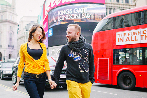 valentines day love couples engagement photo shoot London balloons piccadilly westminster big ben spring park yellow (7)