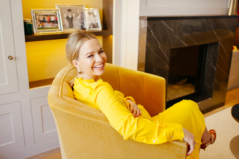 indoor pregnancy maternity photo shoot marissa hermer mini magazine spring (4)