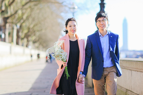 engagement couples pre wedding love story London spring photo shoot westminster big ben st james park piccadilly trafalgar square