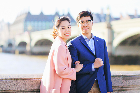 engagement couples pre wedding love story London spring photo shoot westminster big ben st james park piccadilly trafalgar square (12)