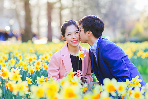 engagement couples pre wedding love story London spring photo shoot westminster big ben st james park piccadilly trafalgar square (34)
