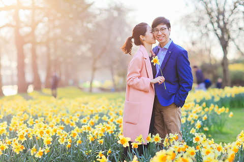 engagement couples pre wedding love story London spring photo shoot westminster big ben st james park piccadilly trafalgar square (35)