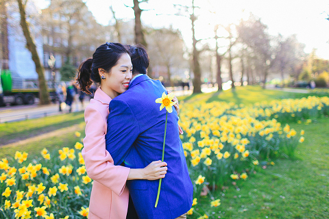 engagement couples pre wedding love story London spring photo shoot westminster big ben st james park piccadilly trafalgar square (38)