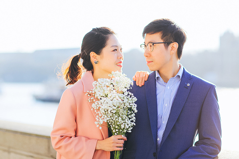 engagement couples pre wedding love story London spring photo shoot westminster big ben st james park piccadilly trafalgar square (6)