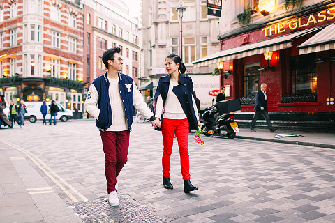 engagement couples pre wedding love story London spring photo shoot westminster big ben st james park piccadilly trafalgar square (61)