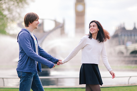 couples engagement outdoor London westminster big ben photo shoot (7)