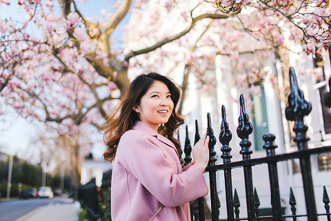 south kensington london spring magnolia natural history museum notting hill engagement pre wedding couples photo shoot (23)