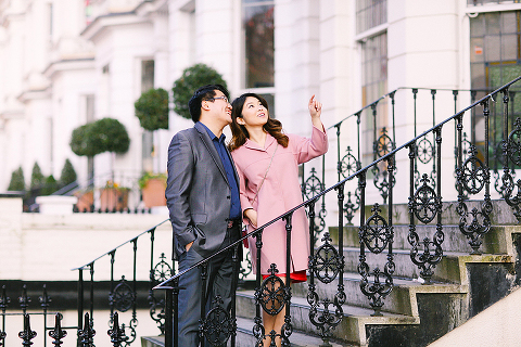 south kensington london spring magnolia natural history museum notting hill engagement pre wedding couples photo shoot (29)