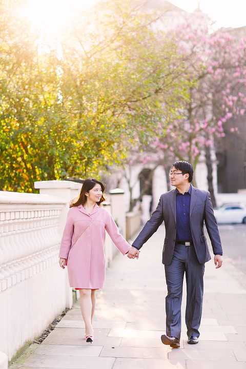 south kensington london spring magnolia natural history museum notting hill engagement pre wedding couples photo shoot (30)