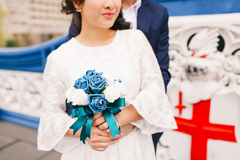 pre wedding engagement couples photo shoot tower bridge London spring love (20)
