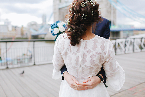 pre wedding engagement couples photo shoot tower bridge London spring love (26)