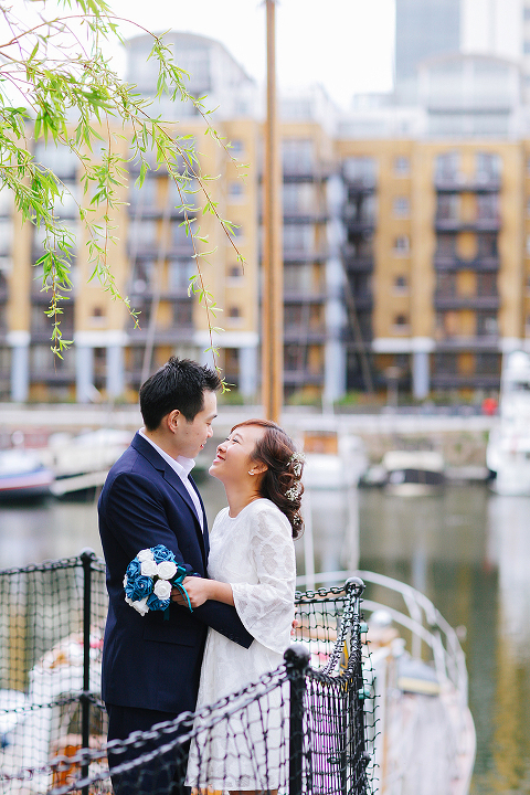pre wedding engagement couples photo shoot tower bridge London spring love (29)