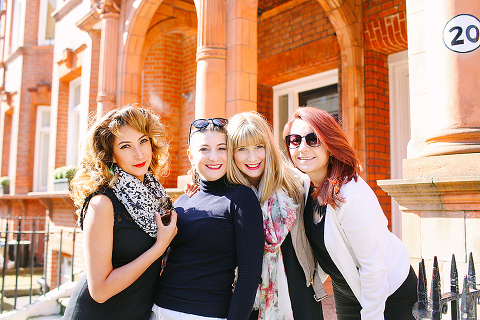 friends girls party outdoor London photo shoot chelsea kings road portrait spring (1)