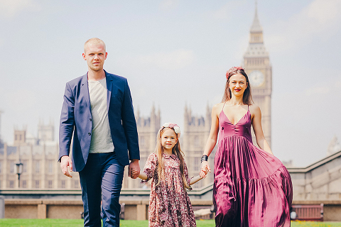 family portrait fashion photoshoot london westminster big ben summer dress (2)