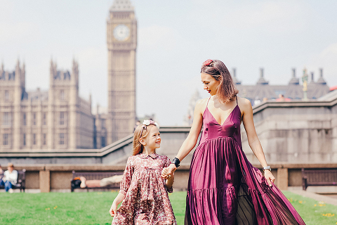 family portrait fashion photoshoot london westminster big ben summer dress (4)