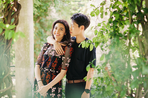 Hampstead Pergola and Hill Gardens hampstead heath park London engagement love couples shoot summer boho pre wedding (1)